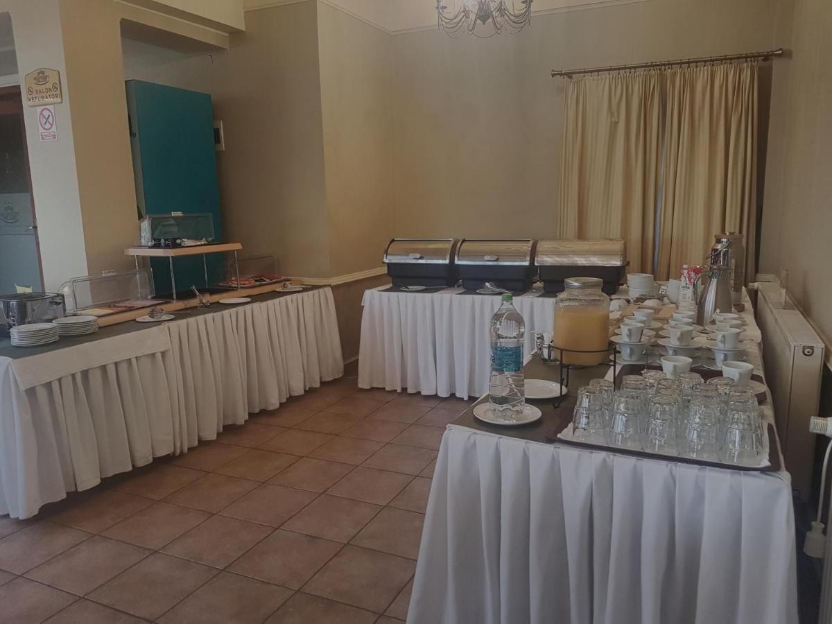 Отель Hotel Garden Club Брашов