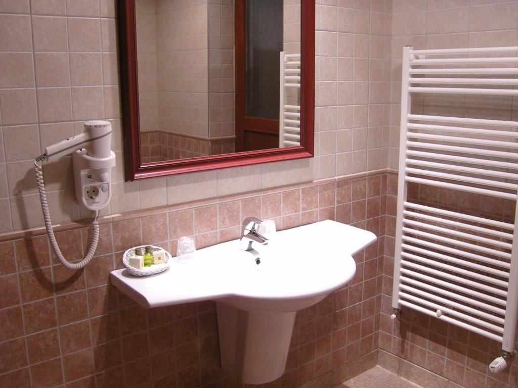Отель Hotel Garden Club Брашов
