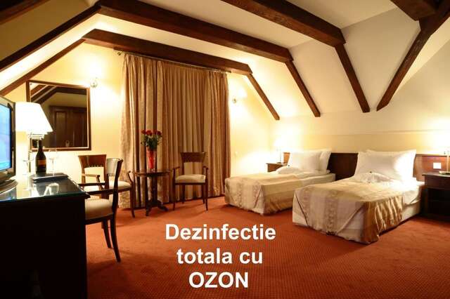Отель Hotel Garden Club Брашов-3
