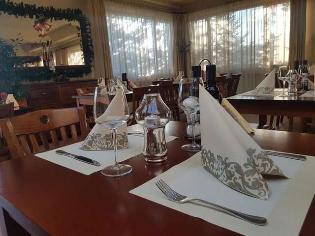 Отель Hotel Garden Club Брашов-22
