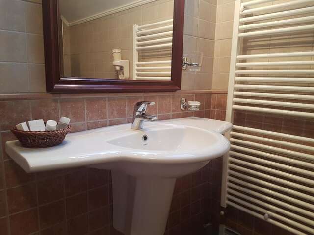 Отель Hotel Garden Club Брашов-27