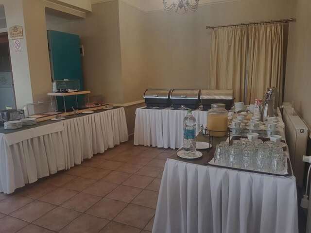 Отель Hotel Garden Club Брашов-38