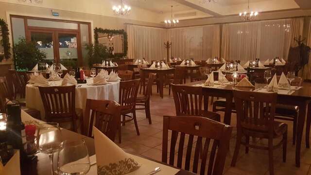 Отель Hotel Garden Club Брашов-45
