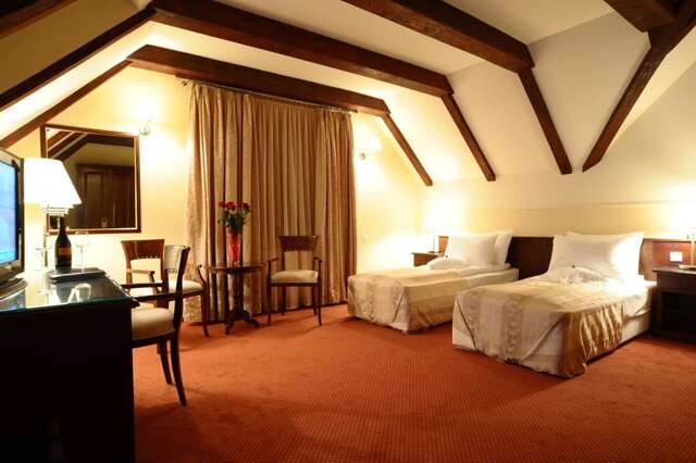 Отель Hotel Garden Club Брашов-47