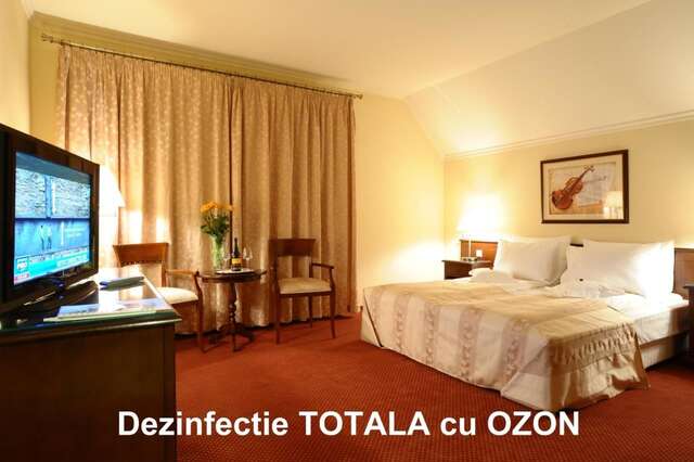 Отель Hotel Garden Club Брашов-8